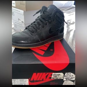 Air Jordan Retro 1 OG Big Kids 5.5Y Gum Bottoms